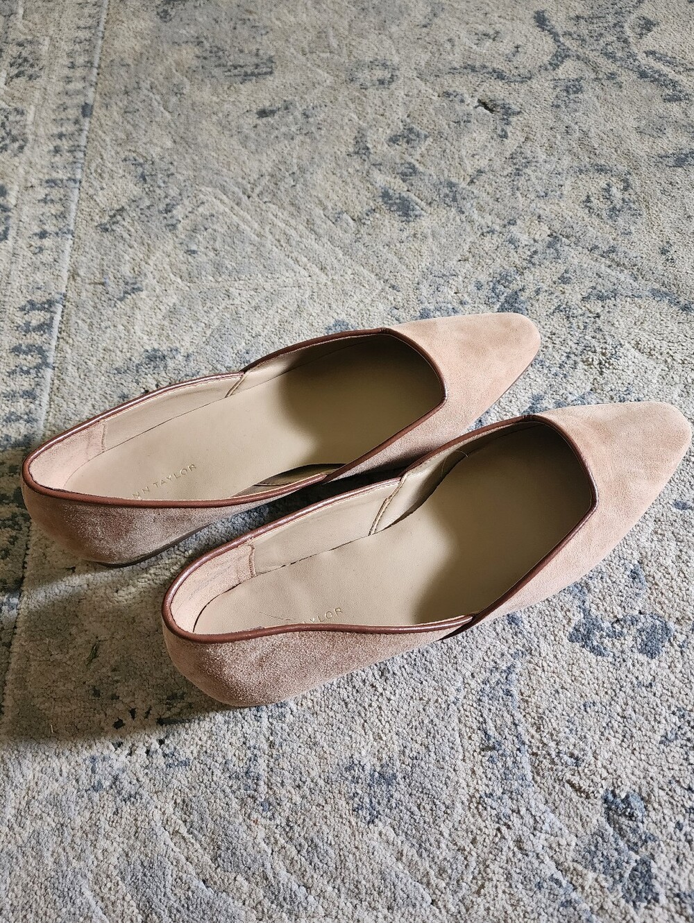 Ann Taylor Tan Suede Flats, Sz 9